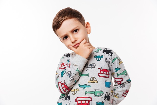 Erfahre, wie du Affirmationen richtig anwenden kannst. Vermeide typische Fehler, nutze die Macht der Gefühle und trainiere dein Unterbewusstsein für echten Erfolg.