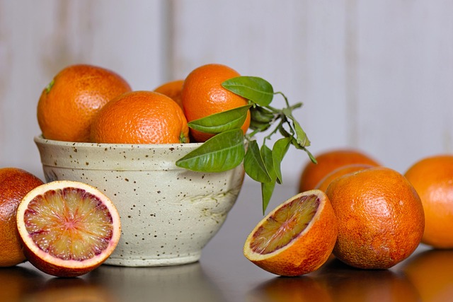 Akne und Ernährung: Erfahren Sie, welche Lebensmittel Hautunreinheiten fördern und wie Sie durch die richtige Wahl der Speisen Ihr Hautbild nachhaltig verbessern.