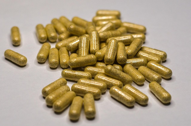 Antibiotika bei Blasenentzündung umgehen. Erfahren Sie alles über Senföle, D-Mannose und natürliche Wege zur Heilung ohne chemische Nebenwirkungen.