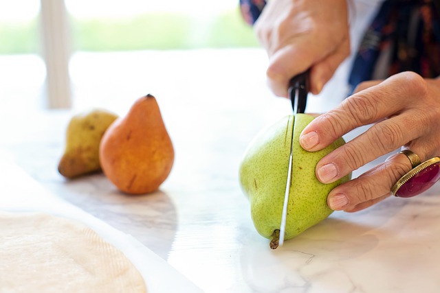 Die Rolle der Ernährung bei Harnwegsinfekten verstehen. Erfahren Sie alles über basische Kost, Zuckerverzicht und natürliche Hilfe für eine gesunde Blase.
