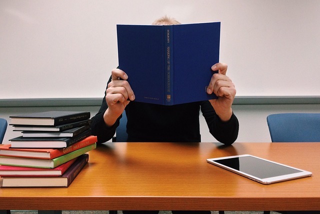 Scharlach und Schulkinder: Erfahre alles über die Rückkehr in die Schule, den Umgang mit Leistungsdruck und wie du Komplikationen nach der Infektion sicher vermeidest.