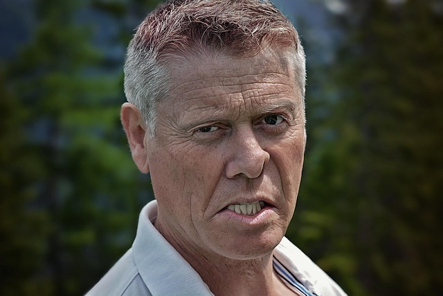 Umgang mit negativen Menschen, Energievampire erkennen, Emotionale Abgrenzung lernen, Positiv bleiben trotz Stress, Mentale Stärke im Alltag, Selbstschutz Tipps